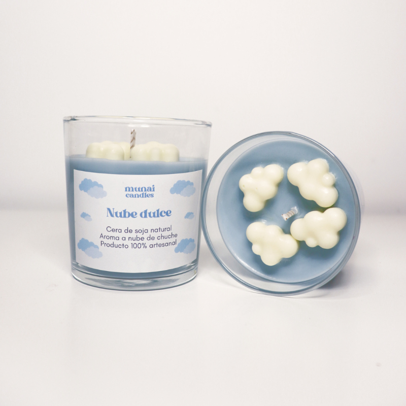 Vela aromática de cera de soja con aroma a nube de chuche Munai Candles