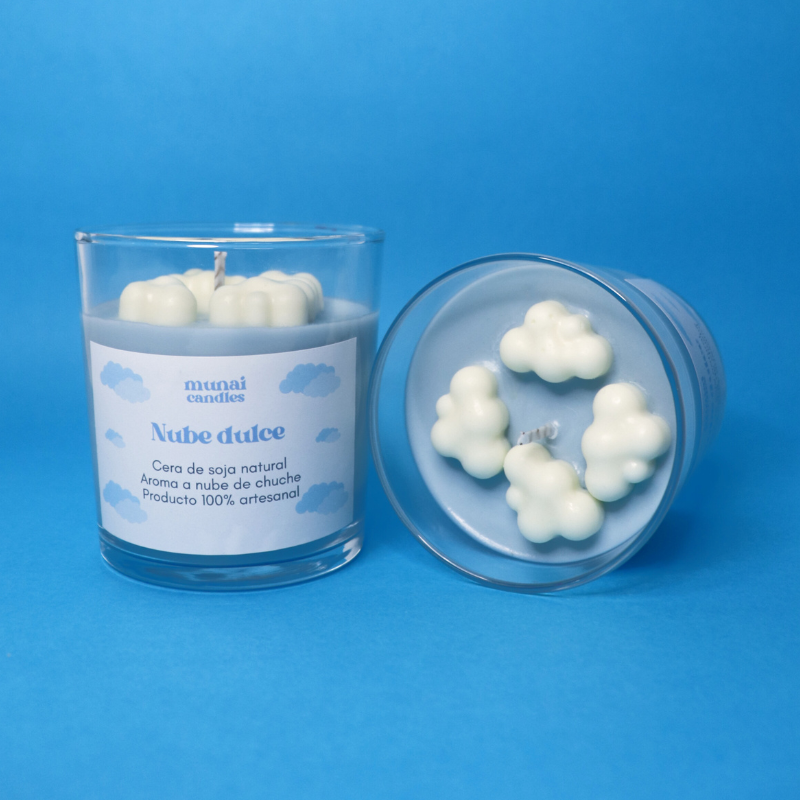 Vela aromática de cera de soja con aroma a nube de chuche Munai Candles